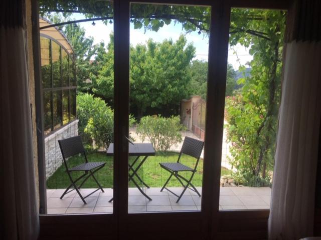Gite L'Annexe Villelaure Екстериор снимка
