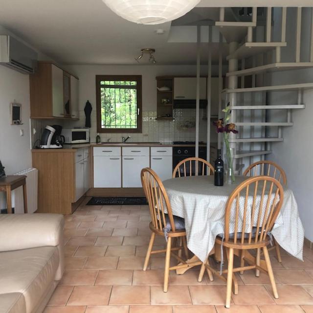 Gite L'Annexe Villelaure Екстериор снимка