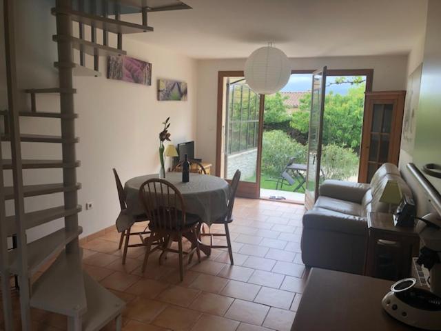 Gite L'Annexe Villelaure Екстериор снимка